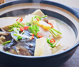 乌鱼炖豆腐，鱼汤鱼渣都不剩的做法