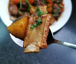 土豆炖排骨/土豆焖排骨的做法