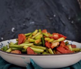腊肉炒蒜苔的做法