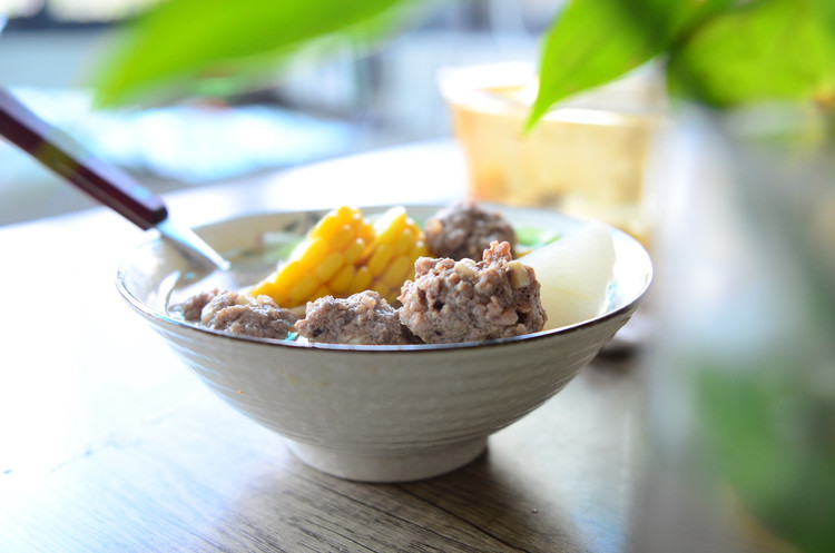 生汆牛肉丸子汤— 秋冬季养生必备的做法