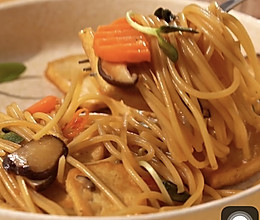 泰国时蔬炒意面的做法