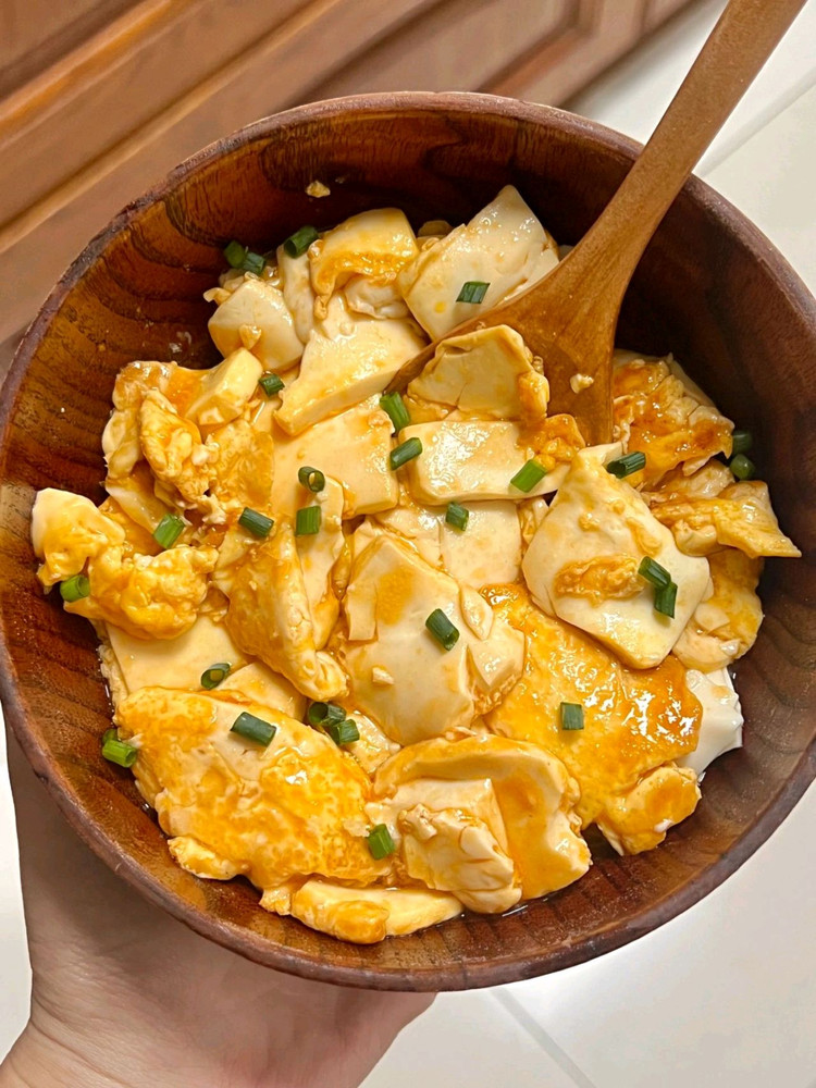 建议女孩子把晚餐换成它！香煎鸡蛋抱豆腐！！的做法