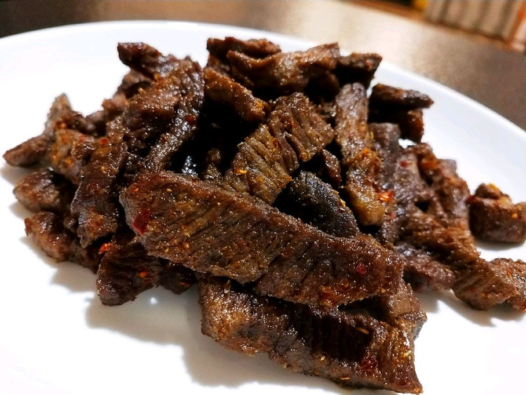 来一口嚼劲的~自制零食牛肉干的做法