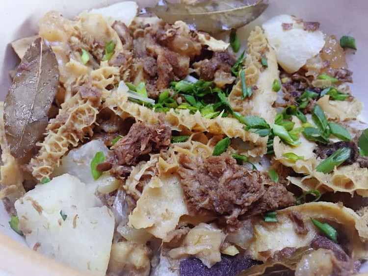 超香萝卜牛杂煲的做法
