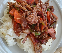 洋葱炒羊肉拌饭的做法