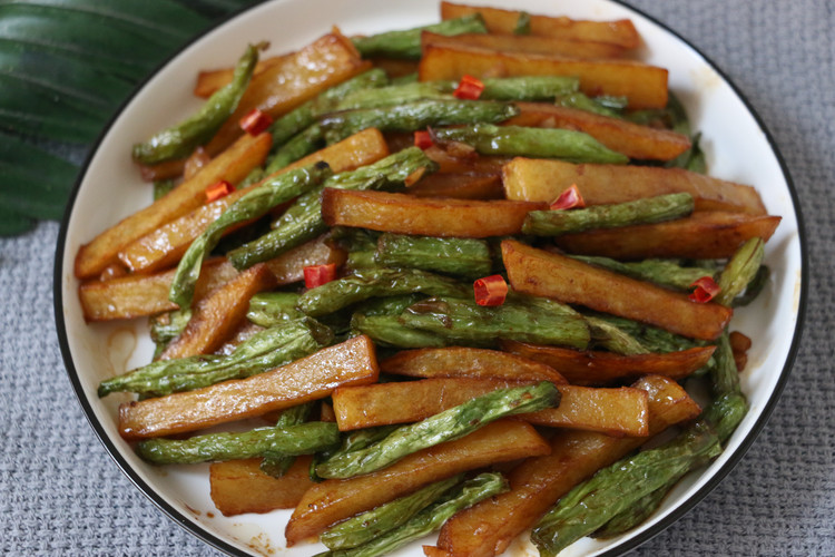 土豆烧豆角的做法