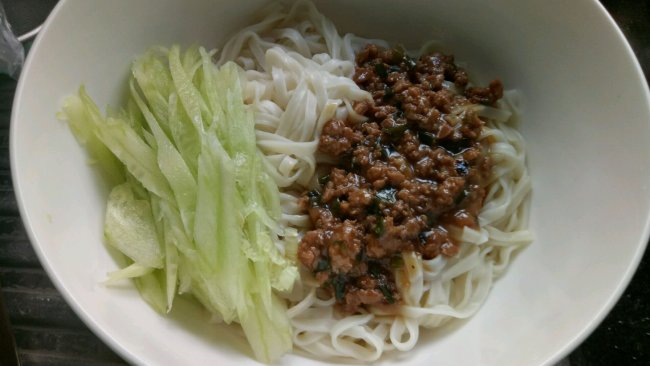 炸酱面的做法