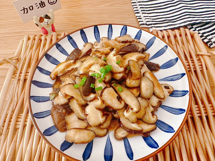 ㊙️香菇这么炒也太好吃了吧❗️❗️的做法