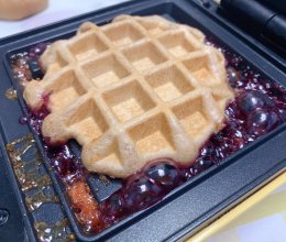 #少盐饮食 轻松生活#自制健康早餐草莓果酱巧克力华夫饼的做法