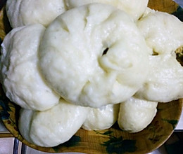 难以抵挡的菜包子的做法