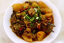 土豆烧肥肠的做法