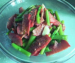 芦笋叉烧肉的做法