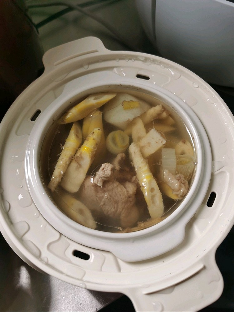 猪腿骨汤的做法