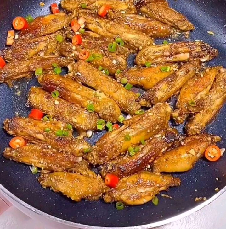 蒜香鸡翅的做法