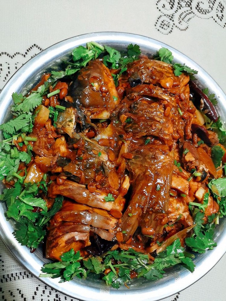 酱炖草鱼的做法