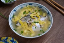 #秋日养生这样吃#蛋丝平鱼汤的做法