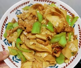 东北名菜尖椒干豆腐的做法
