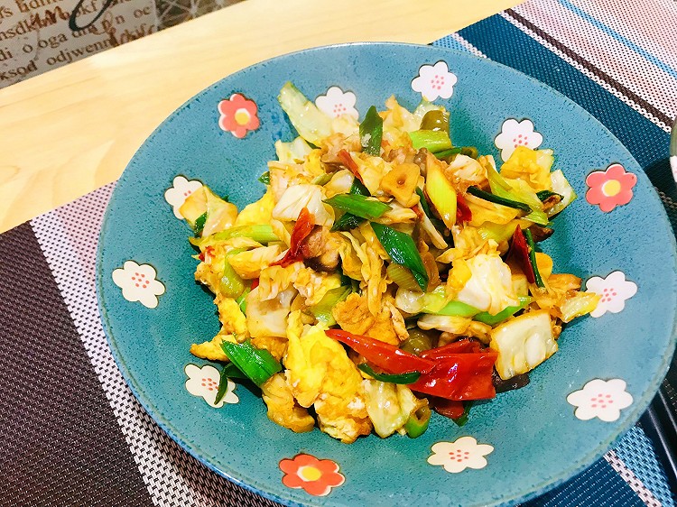 蒜苗泡菜炒鸡蛋的做法