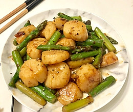 三种调味完成芦笋炒元贝｜蘆筍元貝的做法