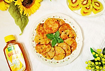 #太太乐鲜鸡汁玩转健康快手菜#土豆泥饼～太太乐鲜鸡汁蒸鸡原汤的做法