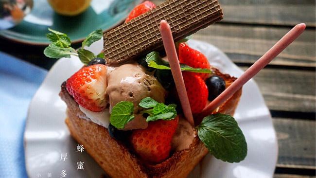 蜂蜜草莓厚多士的做法