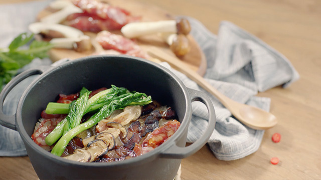 松茸腊味煲仔饭的做法