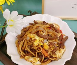 蚝油牛柳炒意面的做法