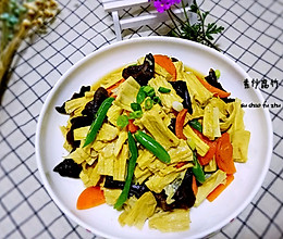 素炒腐竹+#浪漫樱花季#的做法