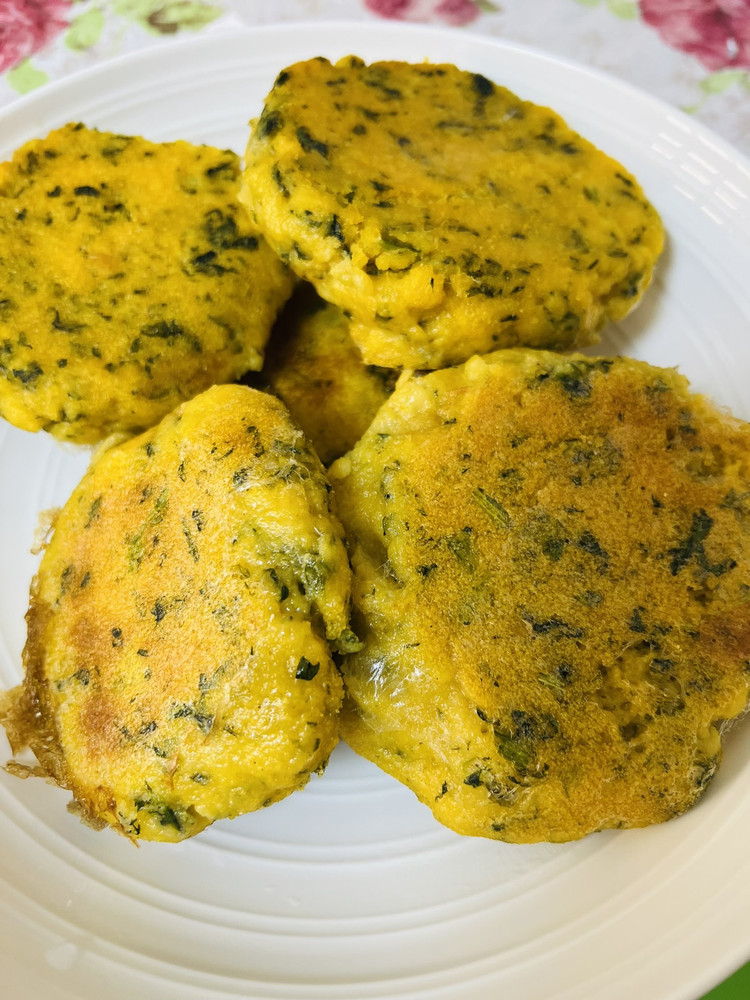 玉米面菜饼子的做法