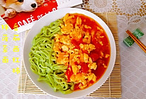 #餐桌上的春日限定#番茄鸡蛋拌手擀菠菜面的做法