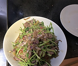 小牛肉炒香菜的做法