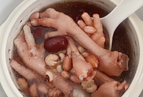 眉豆莲子花生鸡脚汤的做法
