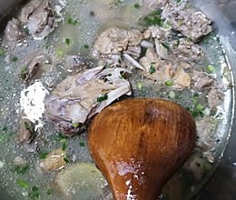 鱼腥草芹菜鸭肉汤的做法