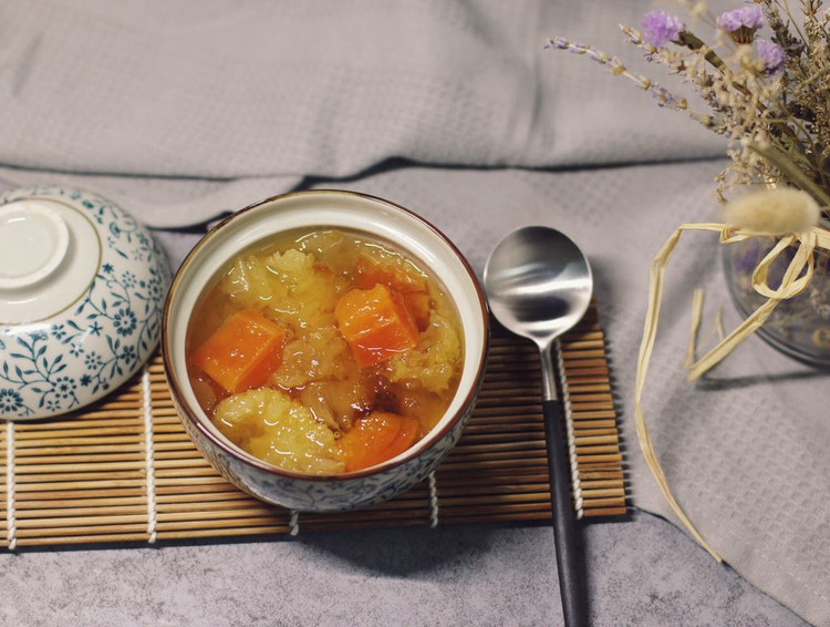 银耳桃胶炖木瓜（女性养颜佳品）的做法