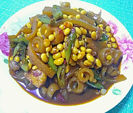 【猫咪之家】黄豆烧猪皮～辣儿爽的做法