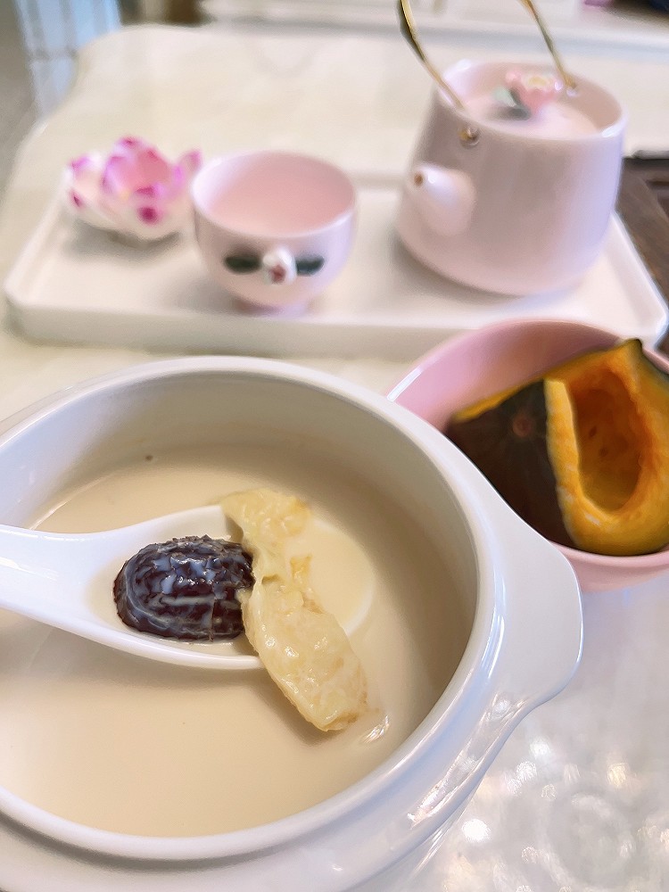 花胶炖牛奶的做法
