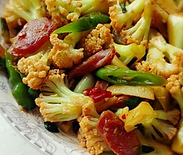 腊味炒菜花#自己做更健康#的做法