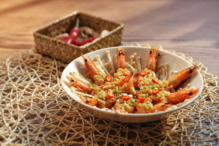 金针菇蒜蓉开背虾的做法