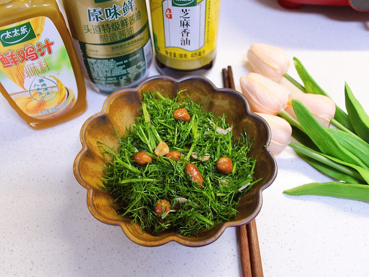 凉拌茴香的做法