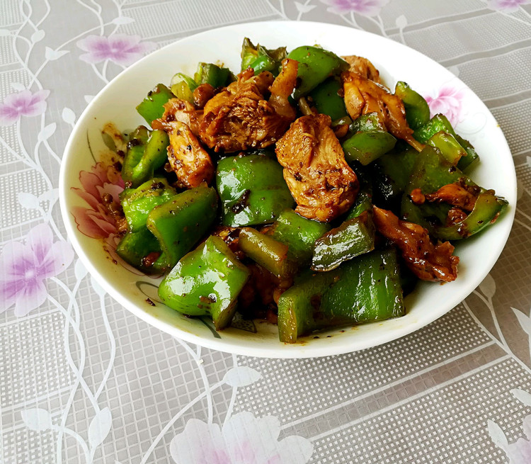 青椒炒鸡块（鸡腿肉）的做法