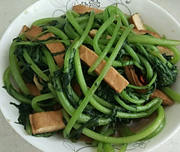 茼蒿烧豆干的做法