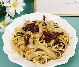 #“酒”是要开心#韭黄炒牛河的做法