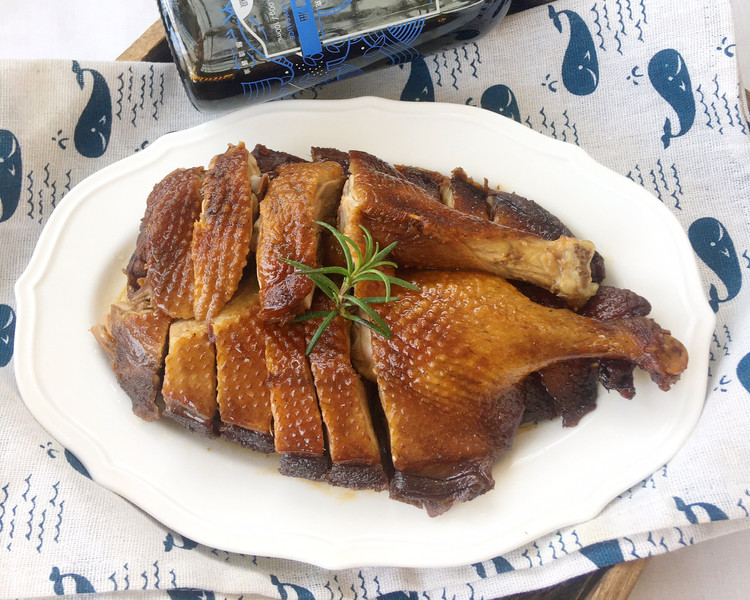 不放一滴水不需一粒盐【三杯鸭】的做法