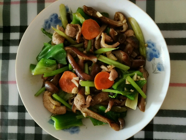 榛蘑炒麻椒的做法