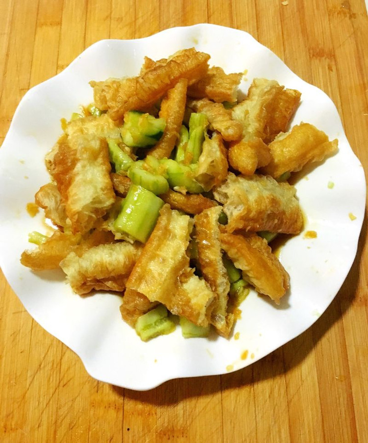 黄瓜拌油条的做法