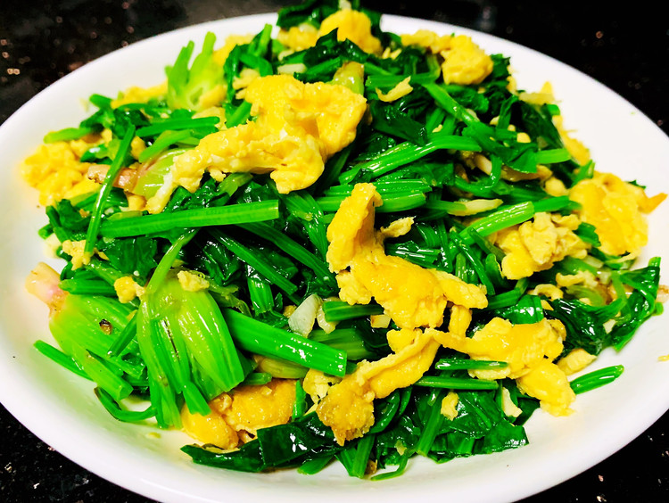 简单又减肥的菜-菠菜炒鸡蛋的做法