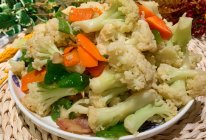 五花肉炒花菜的做法