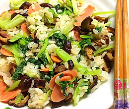 「宿舍党」快手火腿青菜香菇炒饭（一人份）的做法