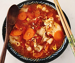 简单营养的西红柿胡萝卜鸡蛋孤独面的做法