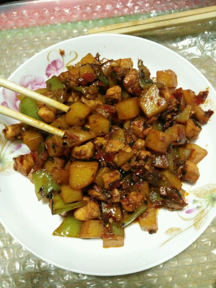 土豆鸡胸肉炒辣椒的做法